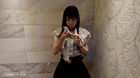 MOMO(21)美麗的康卡菲店員的剃光貓,用電動按摩和煙熏傢伙責備和魷魚