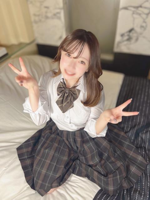【春爛漫・無邪気な色香×神ルックス◎】まるで世界平和を願うような女神の天然Fcupのひなたちゃんが２０cmオーバー巨根を一生懸命にご奉仕。経験人数極薄のひなたちゃんが人生初めて潮吹き大量中出し大痙攣。