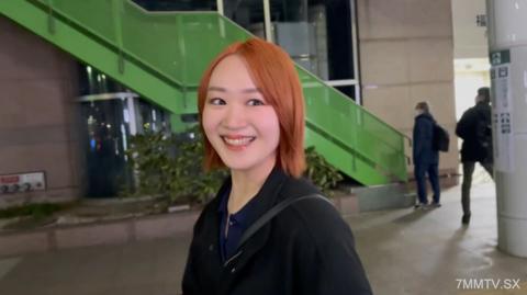 跟女大生一起去聖誕節旅遊時順便拍了AV，內射了