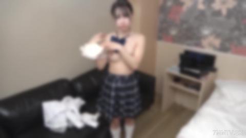 ～18歲世代。像是坡道系偶像的自然美女外貌重逢。再次被那自然的透明感吸引，大量內射。