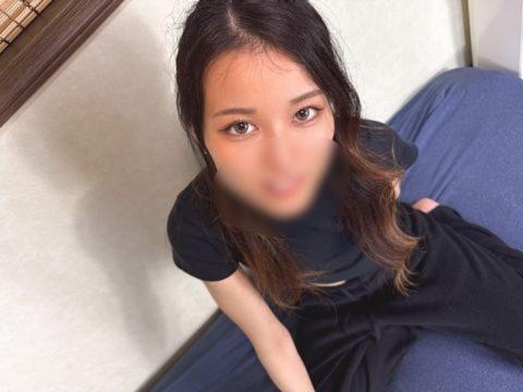 【完全素人&初撮り】超スレンダー美人♡超敏感体質で巨根チ○ポ挿入で悶絶。彼氏より気持ちいいヤバイの連呼…何度もイキまくりの中出しハメ!※特典有り※