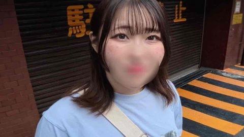 初撮り♥完全顔出し♥彼氏持ちの普通OLをナンパしてホテルデート!騎乗位で泣き声を漏らしながら腰を振り続け、最後は「中に出して♡」と懇願して大量生中出し!【海外版】特典付