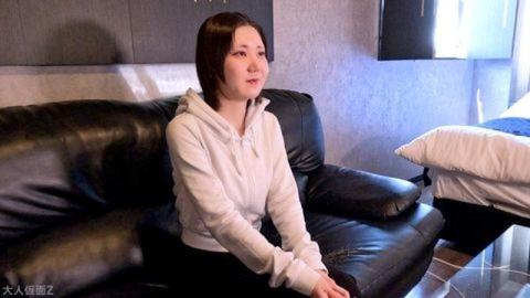 しの(19)田舎の素人３回目の撮影。中出ししたり、電マオナさせたり、まんぐりがえしで野菜責め、山芋責めした動画の別画角となります